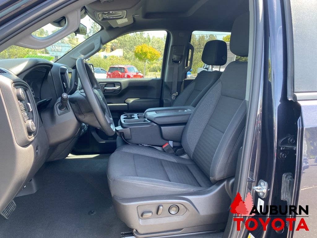Used 2024 Chevrolet Silverado 1500 Custom Trail Boss w/ Dark Appearance Package AWD/4WD image 27