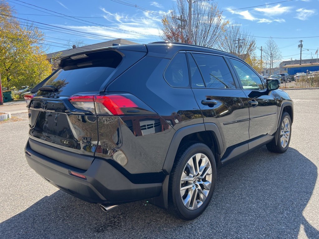 Used 2023 Toyota RAV4 XLE Premium image 5