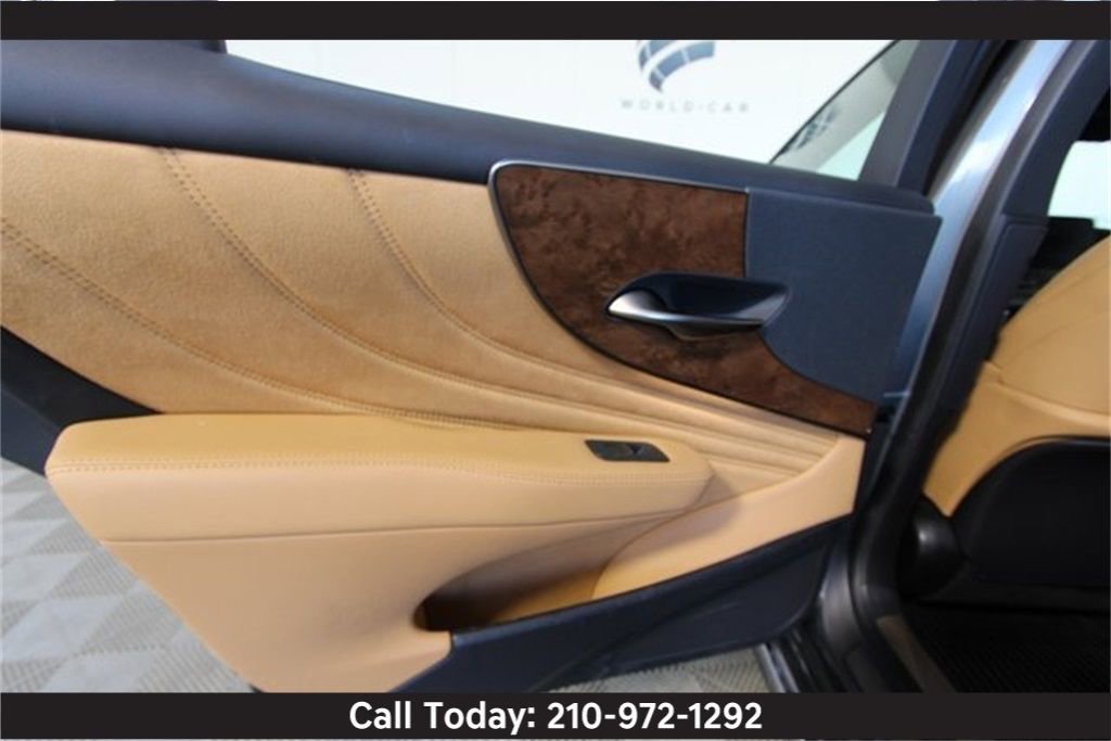 Used 2022 Lexus LS 500 RWD image 15