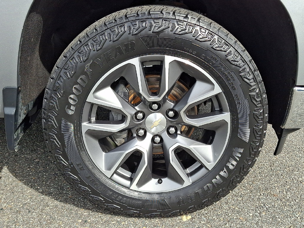 Used 2024 Chevrolet Silverado 1500 LT AWD/4WD image 8