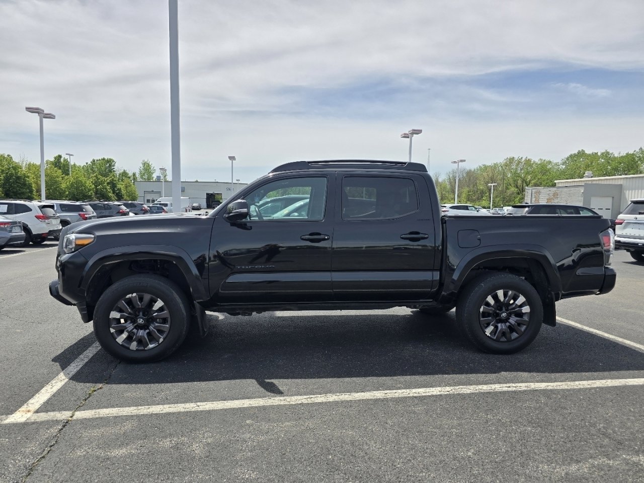Used 2023 Toyota Tacoma Limited w/ Nightshade Package AWD/4WD image 4