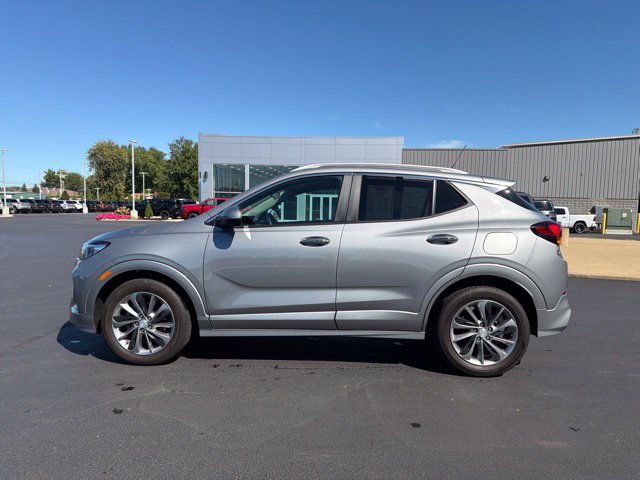 Used 2023 Buick Encore GX Select w/ Sport Touring Package FWD image 4