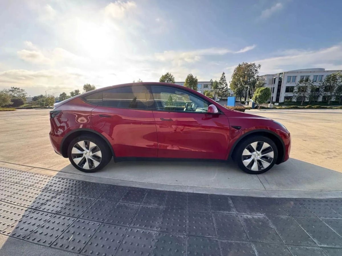 Used 2023 Tesla Model Y Long Range AWD/4WD image 9