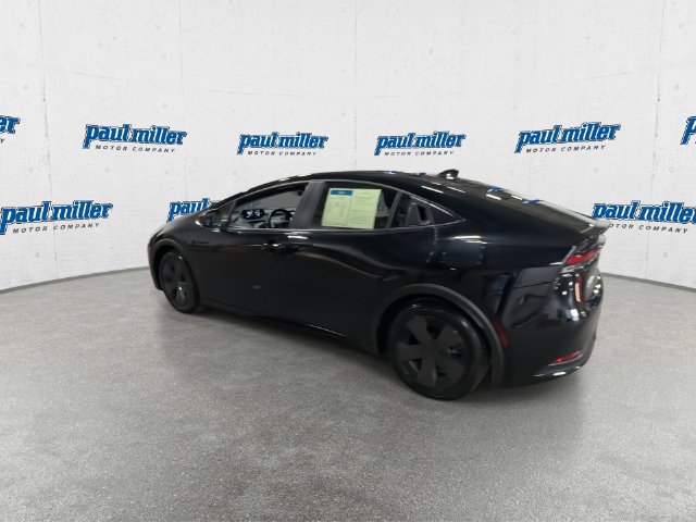 Used 2025 Toyota Prius LE FWD image 8