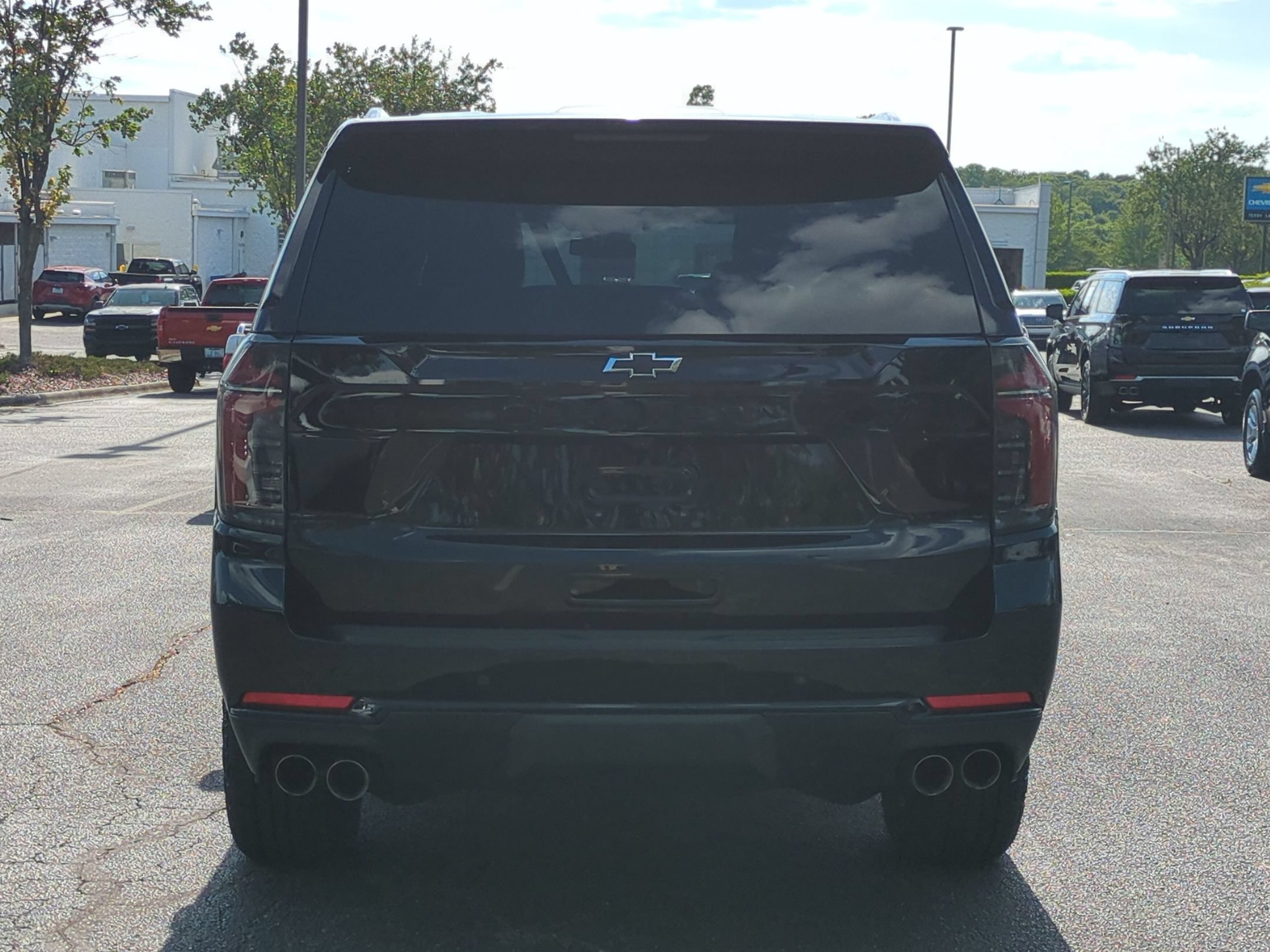 Used 2025 Chevrolet Suburban Z71 AWD/4WD image 9