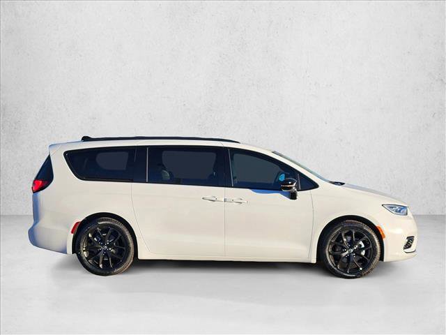 New 2026 Chrysler Pacifica Select w/ S Appearance Package FWD image 5