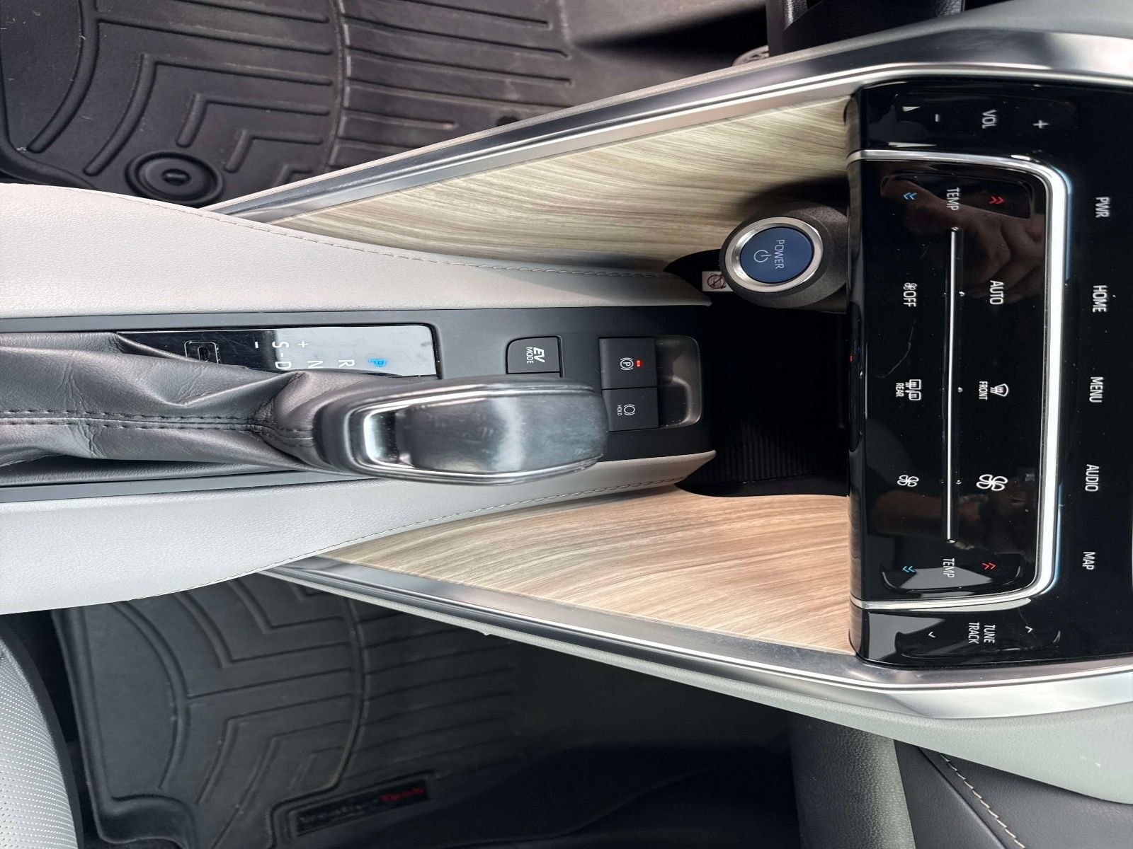 Used 2021 Toyota Venza Limited image 29