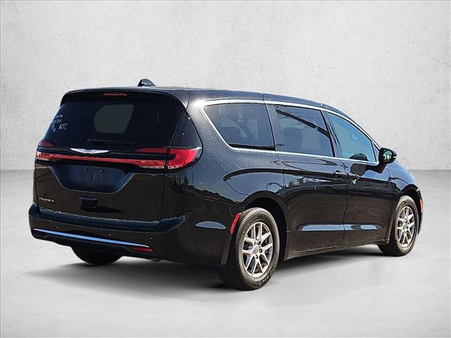 Used 2025 Chrysler Pacifica Select FWD image 5