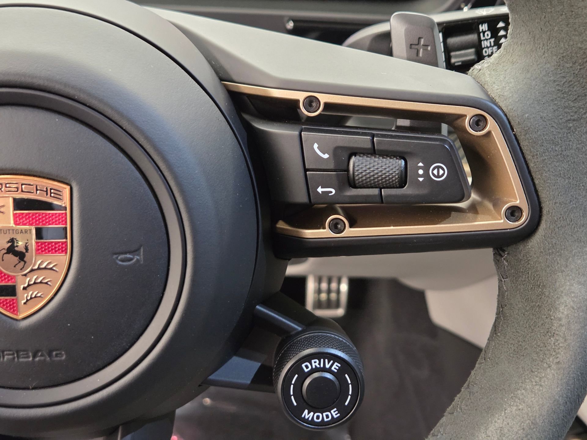 Certified 2025 Porsche Cayenne GTS AWD/4WD image 19