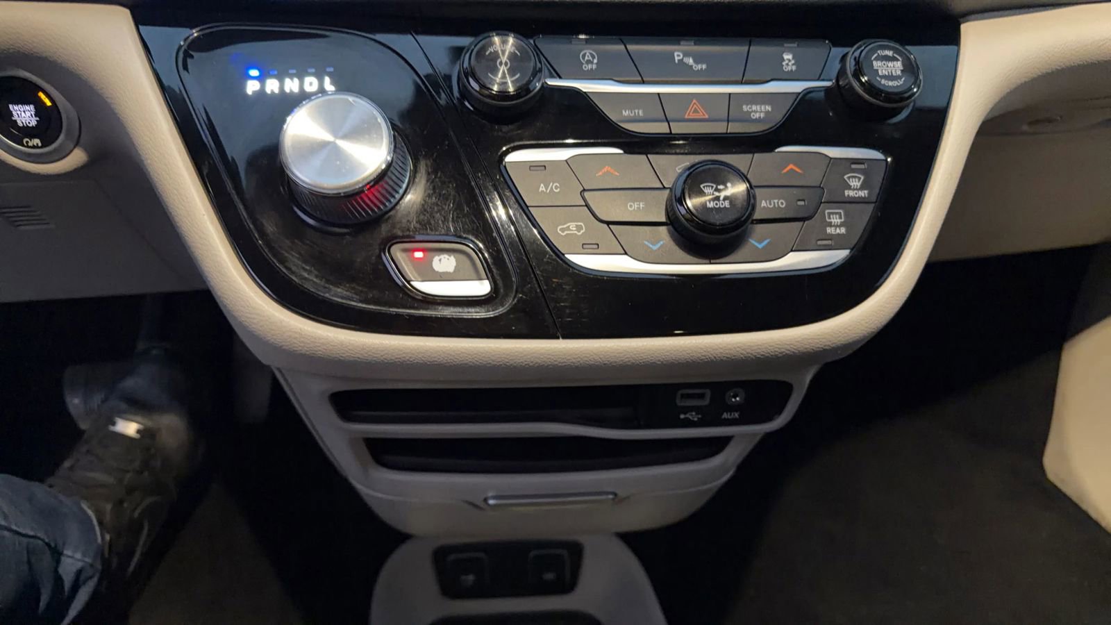 Used 2018 Chrysler Pacifica Touring-L image 24