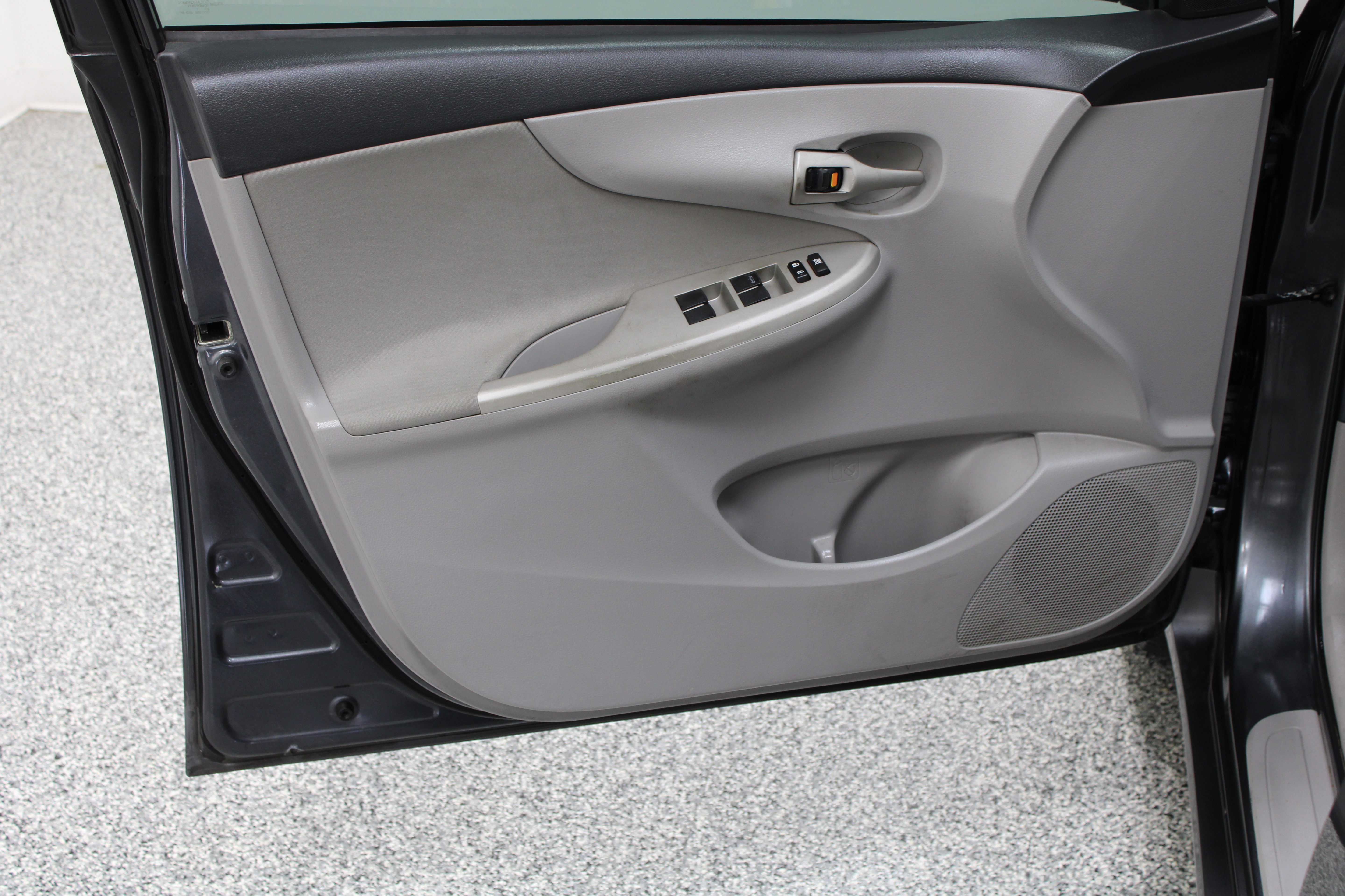 Used 2011 Toyota Corolla LE FWD image 12