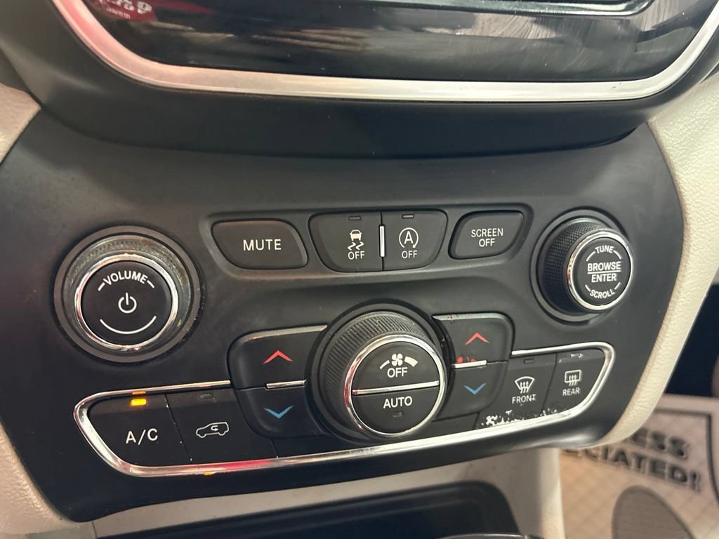 Used 2019 Jeep Cherokee Limited AWD/4WD image 18