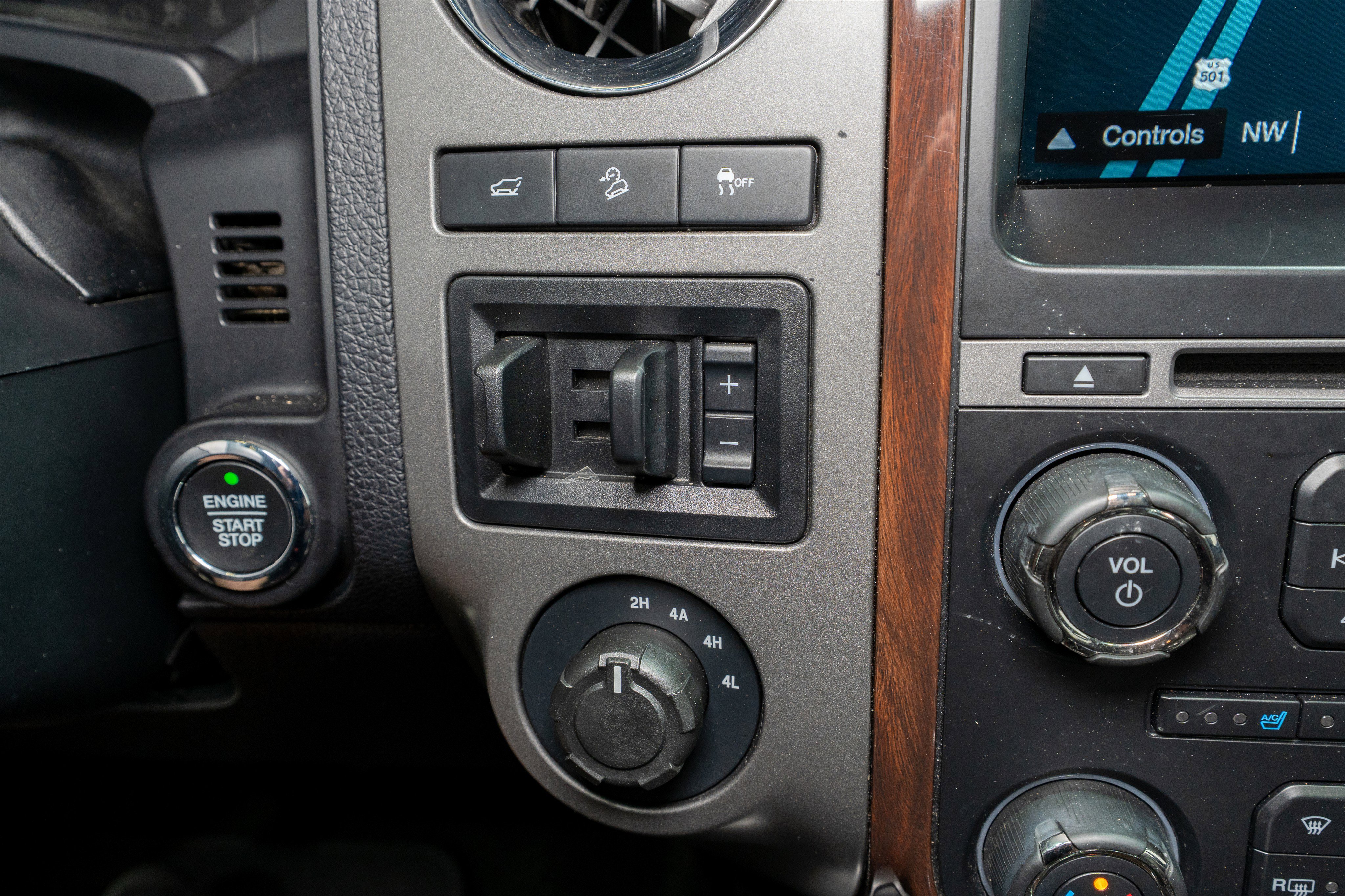 Used 2016 Ford Expedition EL Platinum image 24