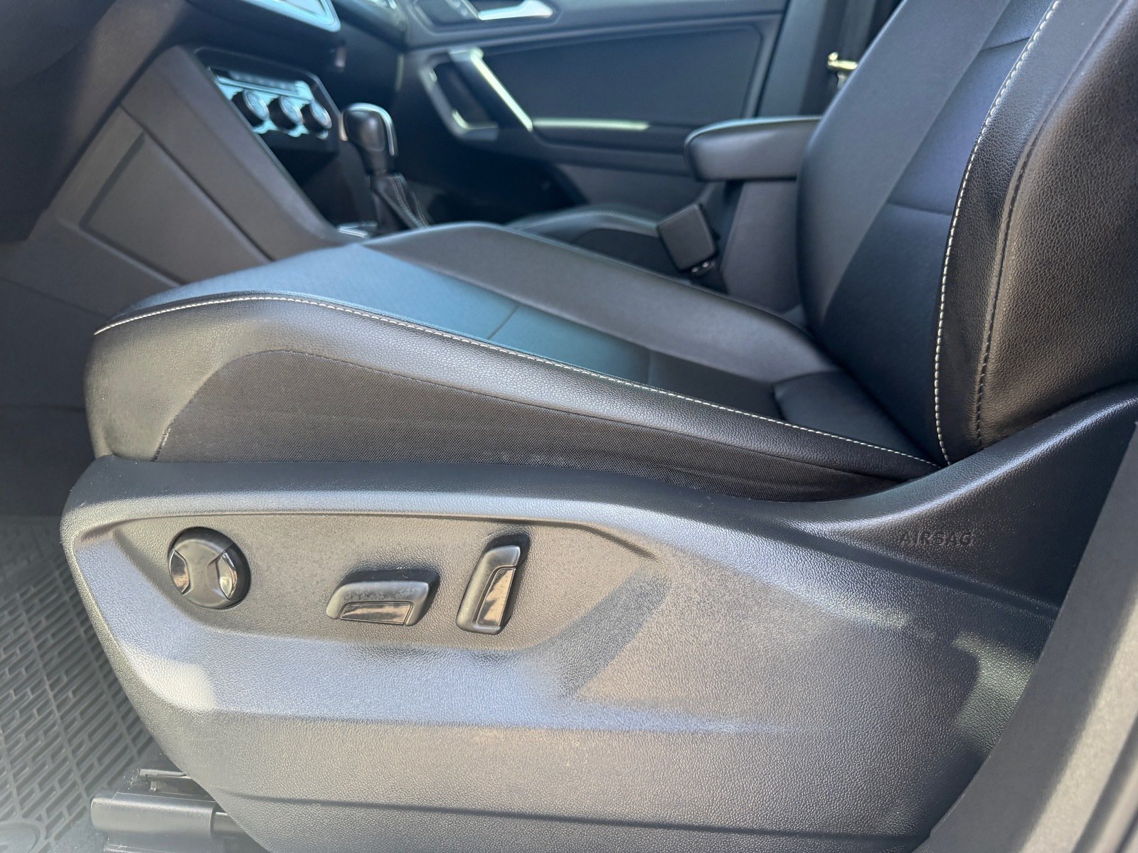 Used 2021 Volkswagen Tiguan SE w/ Panoramic Sunroof Package FWD image 10