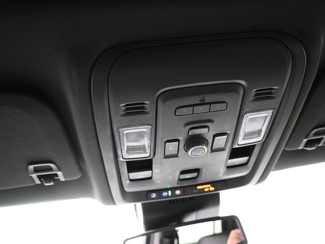 Used 2023 Chevrolet Suburban LT w/ Luxury Package image 12