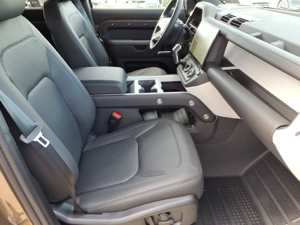 New 2026 Land Rover Defender 110 X-Dynamic SE AWD/4WD image 7