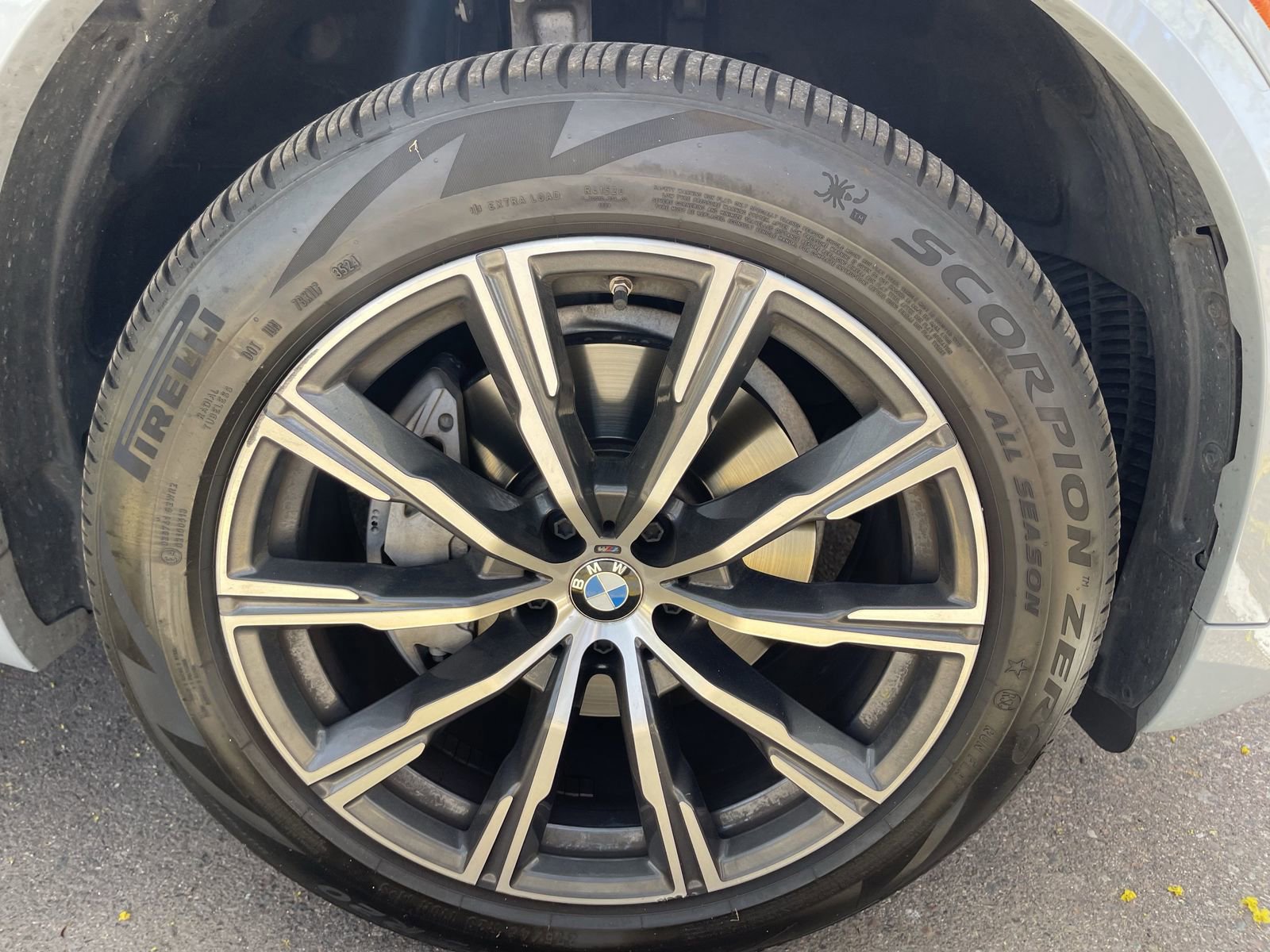 Used 2025 BMW X5 sDrive40i w/ M Sport Package image 11