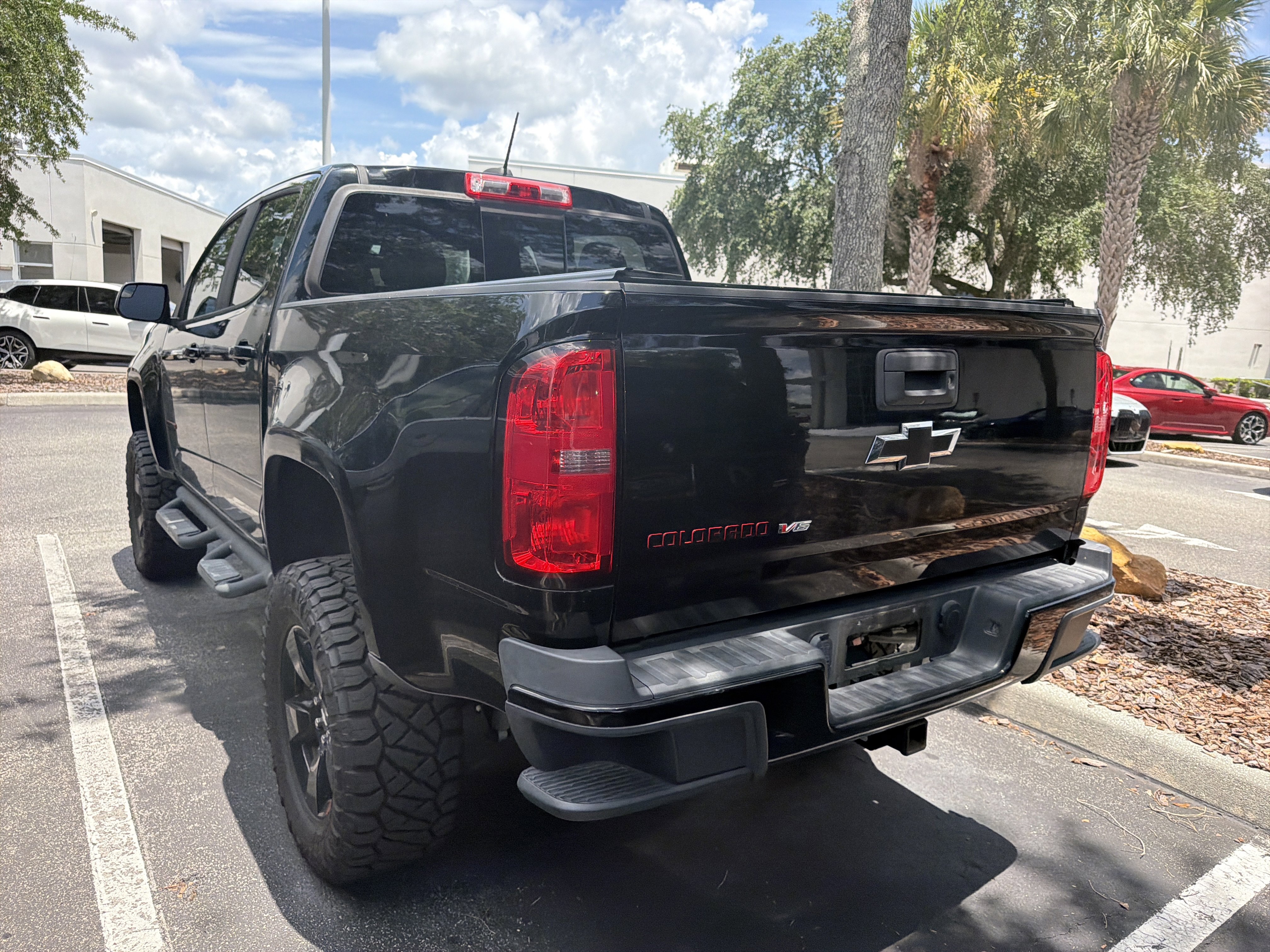 Used 2020 Chevrolet Colorado LT w/ Redline Special Edition RWD image 3