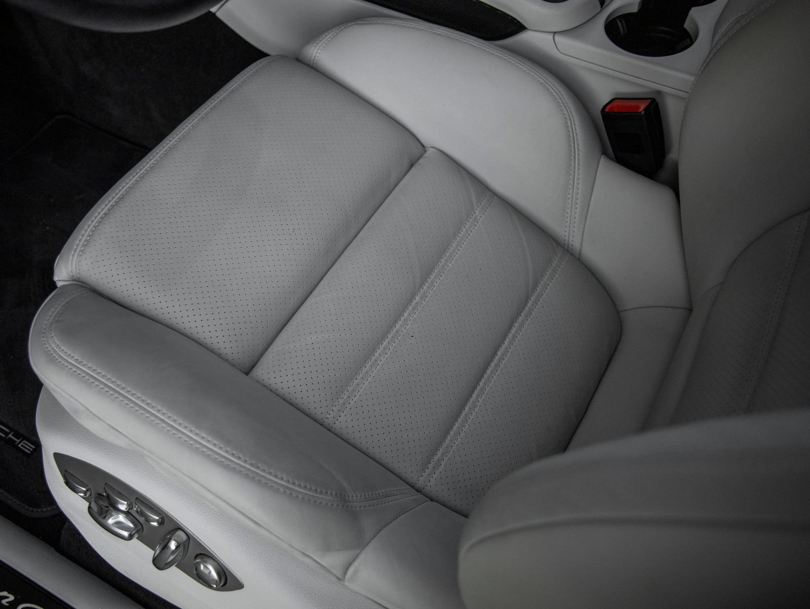 Certified 2025 Porsche Macan GTS AWD/4WD image 22