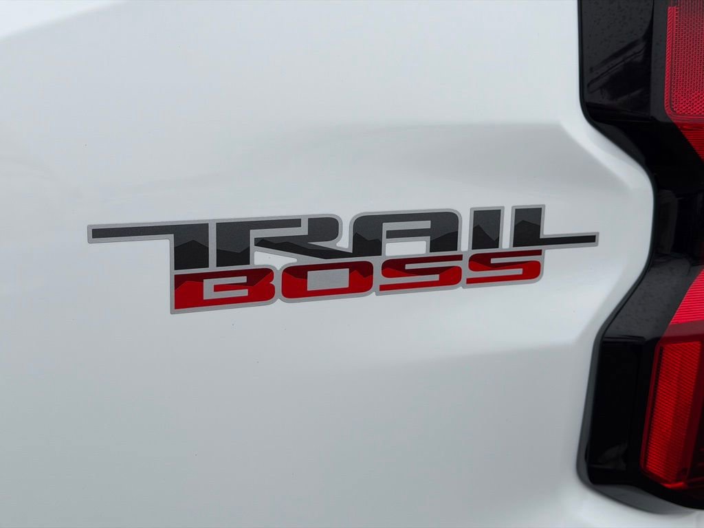 Used 2024 Chevrolet Colorado Trail Boss w/ Technology Package image 24
