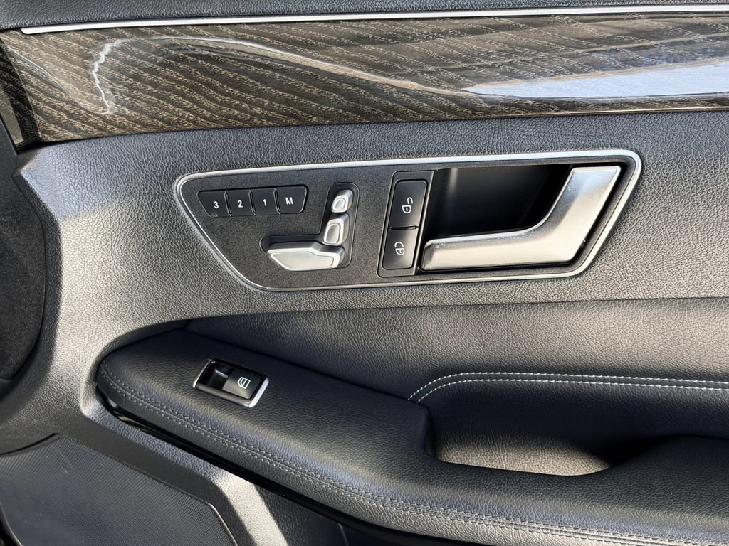 Used 2015 Mercedes-Benz E 250 BlueTEC Sedan image 26