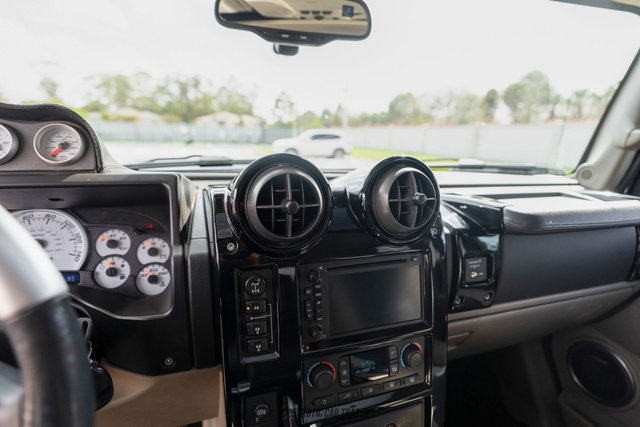 Used 2004 HUMMER H2 w/ Preferred Equipment Group image 32