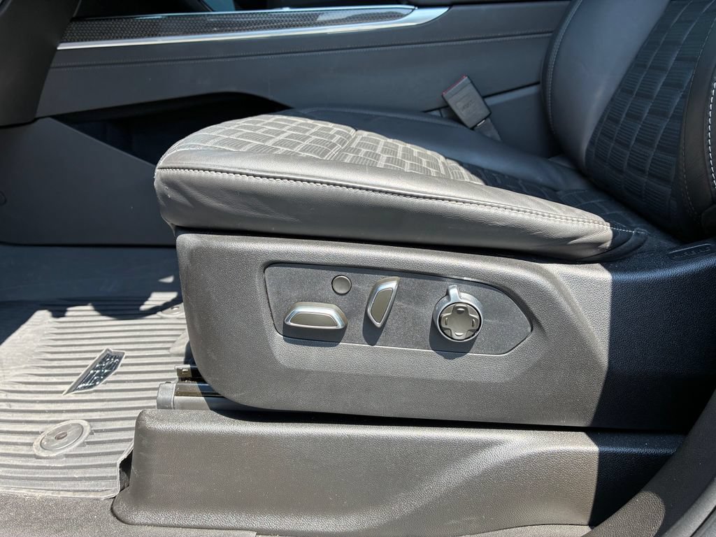 Used 2025 Cadillac Escalade V AWD/4WD image 9