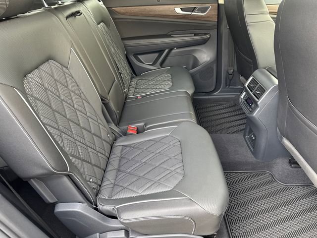Used 2025 Volkswagen Atlas SEL Premium R-Line image 20