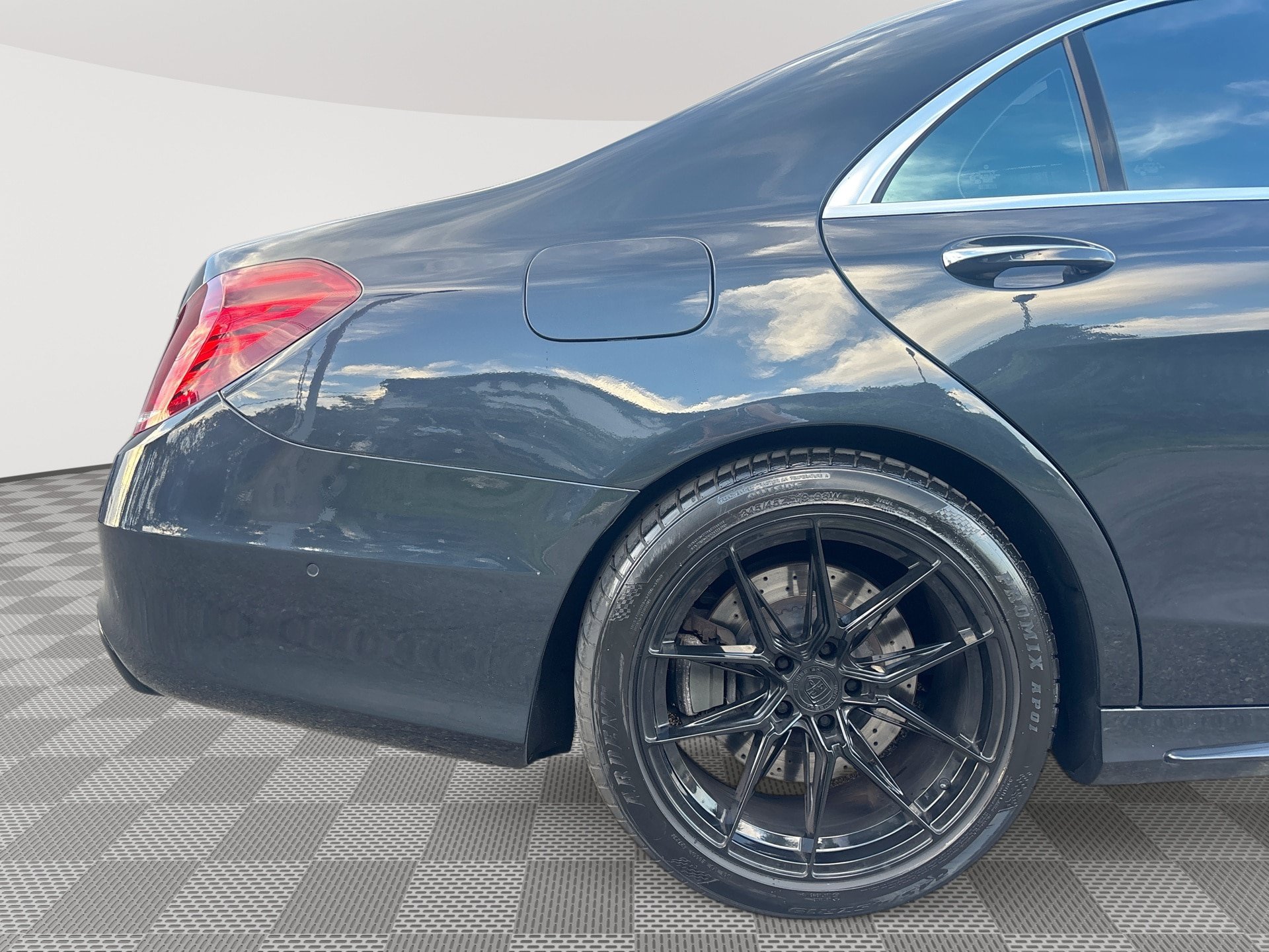 Used 2017 Mercedes-Benz S 550 4MATIC Sedan image 30