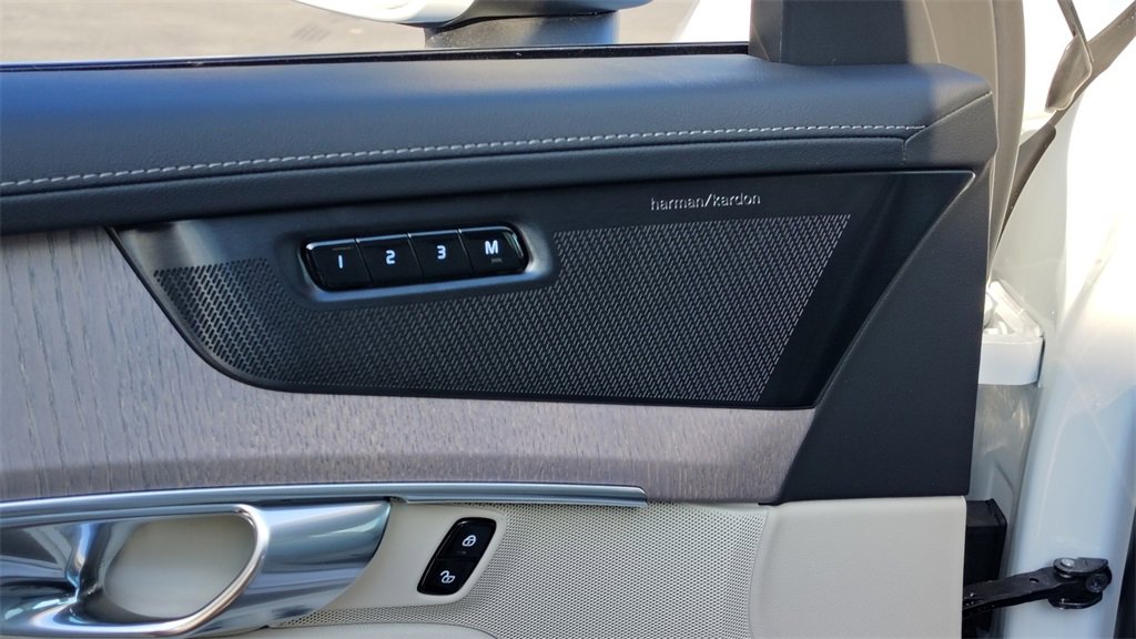 New 2026 Volvo XC90 B6 Ultra image 9