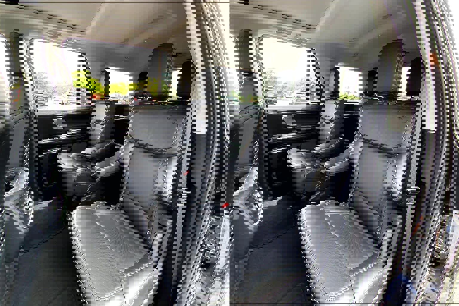 Used 2025 Ford Expedition Platinum AWD/4WD image 21