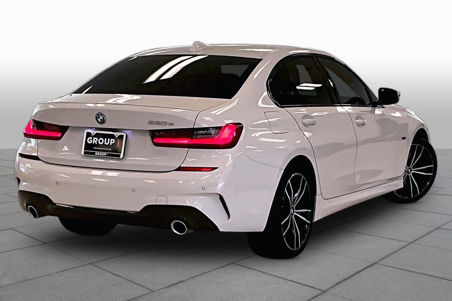 Used 2022 BMW 330e w/ M Sport Package RWD image 12
