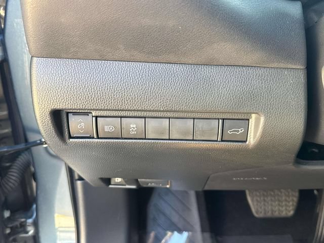 Used 2024 Toyota Venza LE AWD/4WD image 26