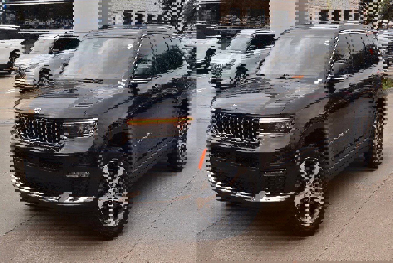 Used 2023 Jeep Grand Cherokee L Limited w/ Luxury Tech Group II image 42