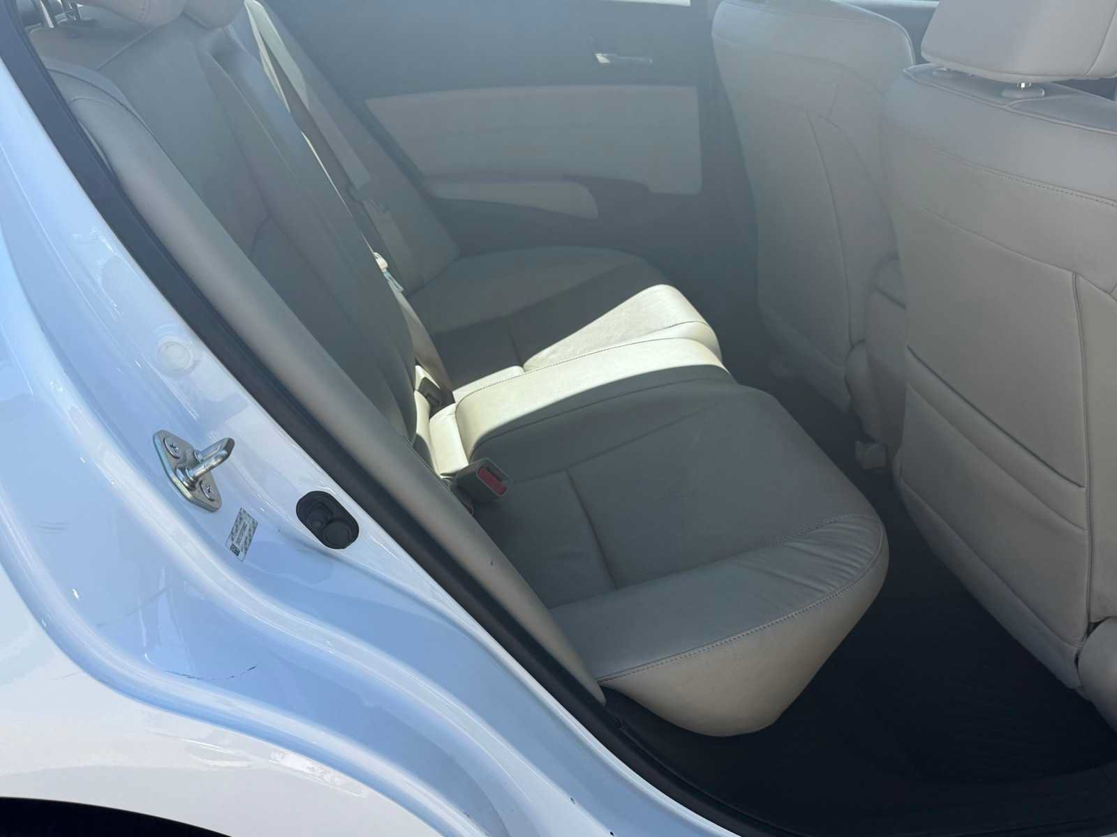 Used 2015 Acura ILX w/ Premium Package FWD image 26
