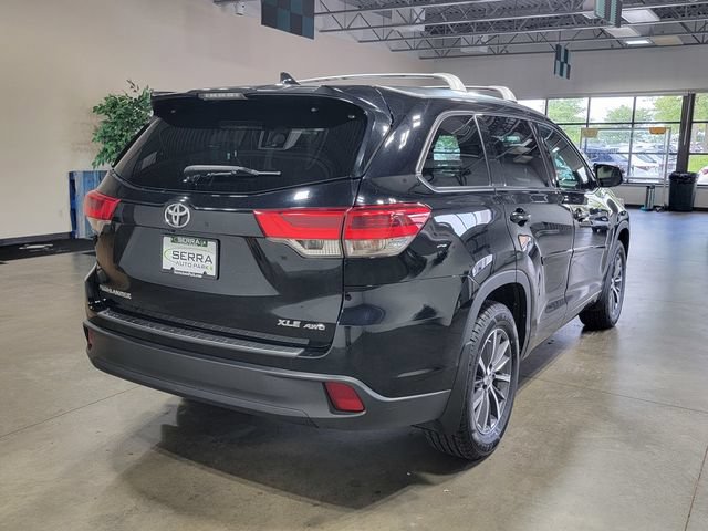 Used 2017 Toyota Highlander XLE AWD/4WD image 5
