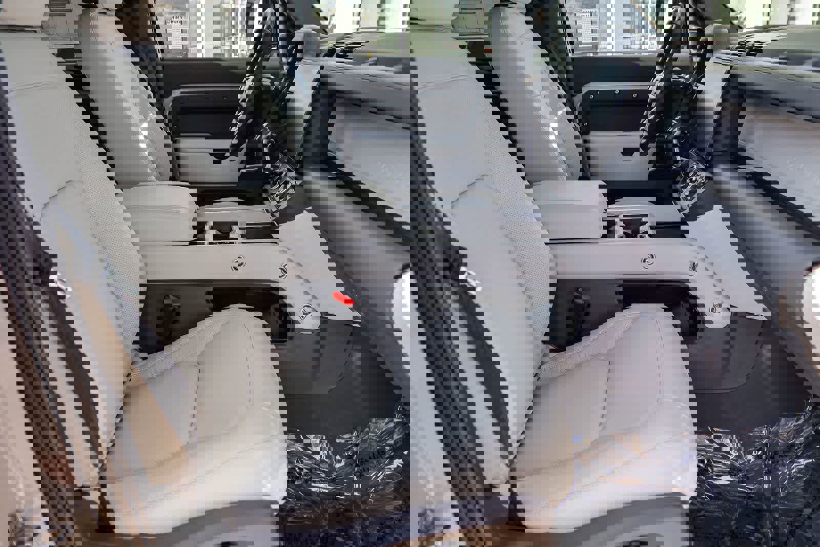 New 2026 Land Rover Defender 110 X-Dynamic SE AWD/4WD image 17