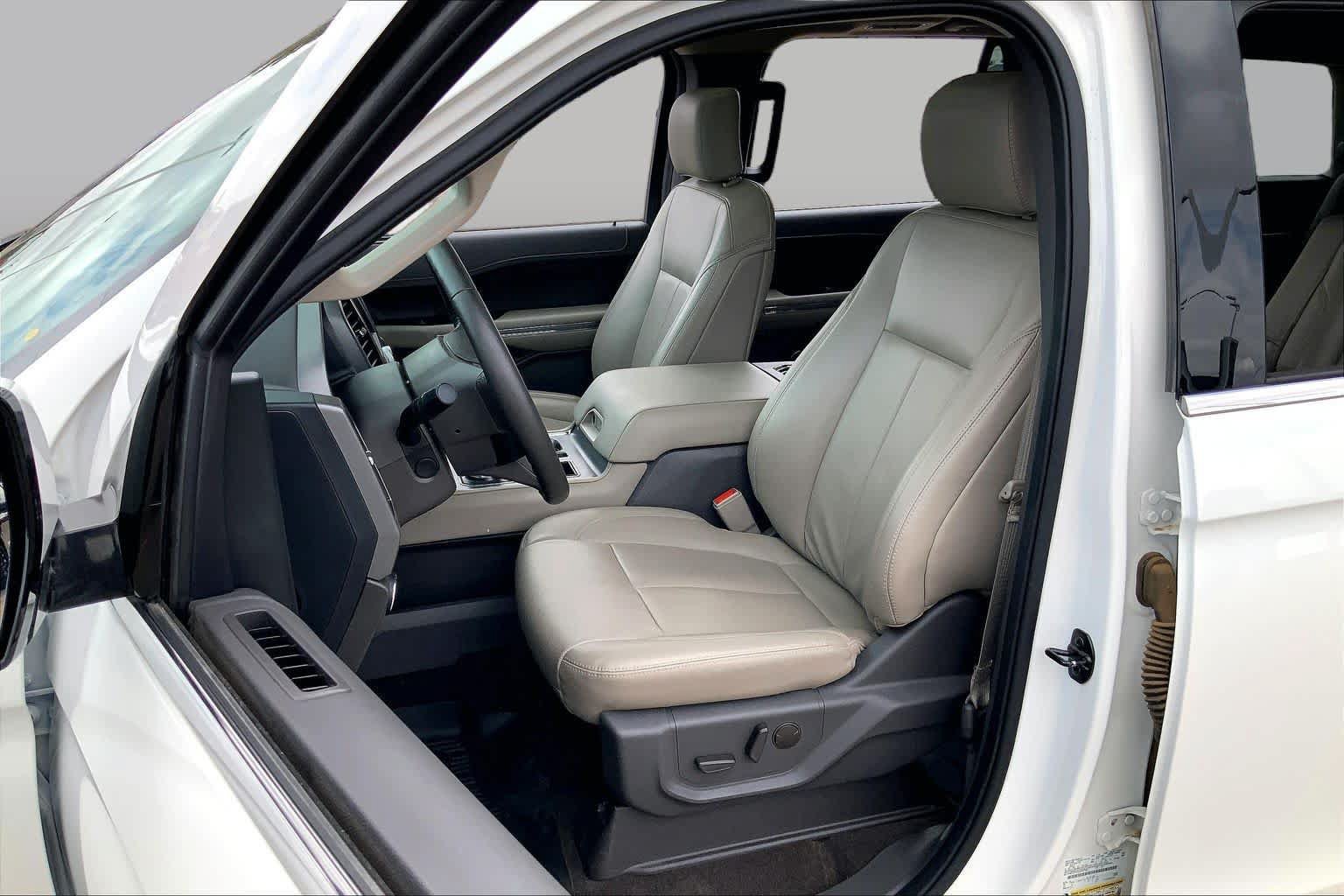 Used 2020 Ford Expedition XLT w/ Equipment Group 202A RWD image 8
