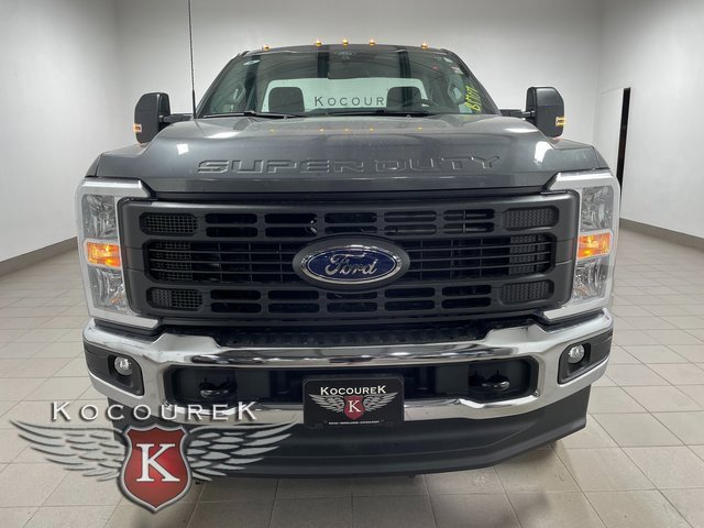 New 2026 Ford F250 XL w/ XL Chrome Package image 2