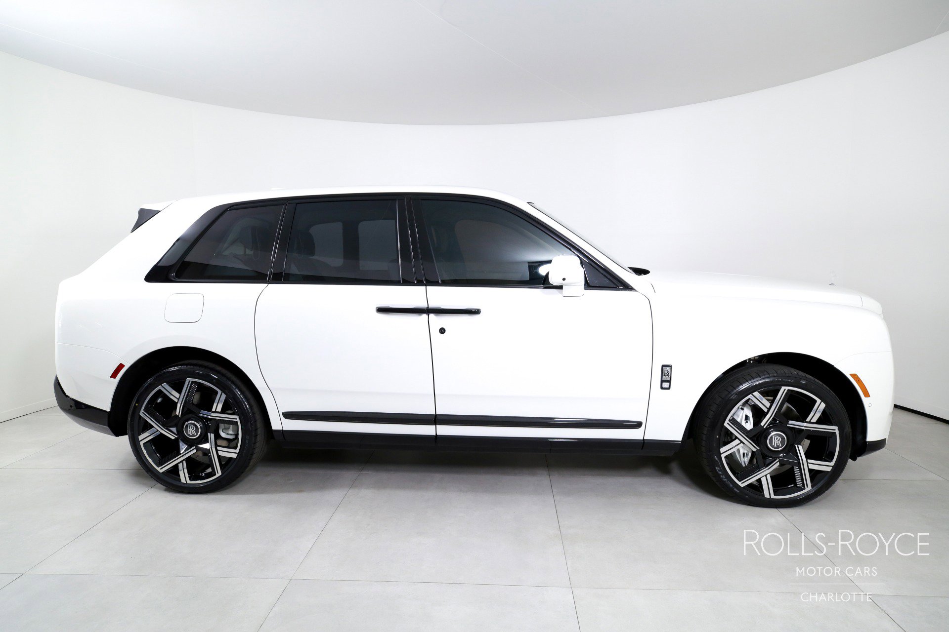 Used 2026 Rolls-Royce Cullinan image 10