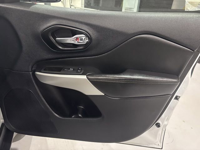 Used 2022 Jeep Cherokee Latitude w/ Sun & Sound Group image 36