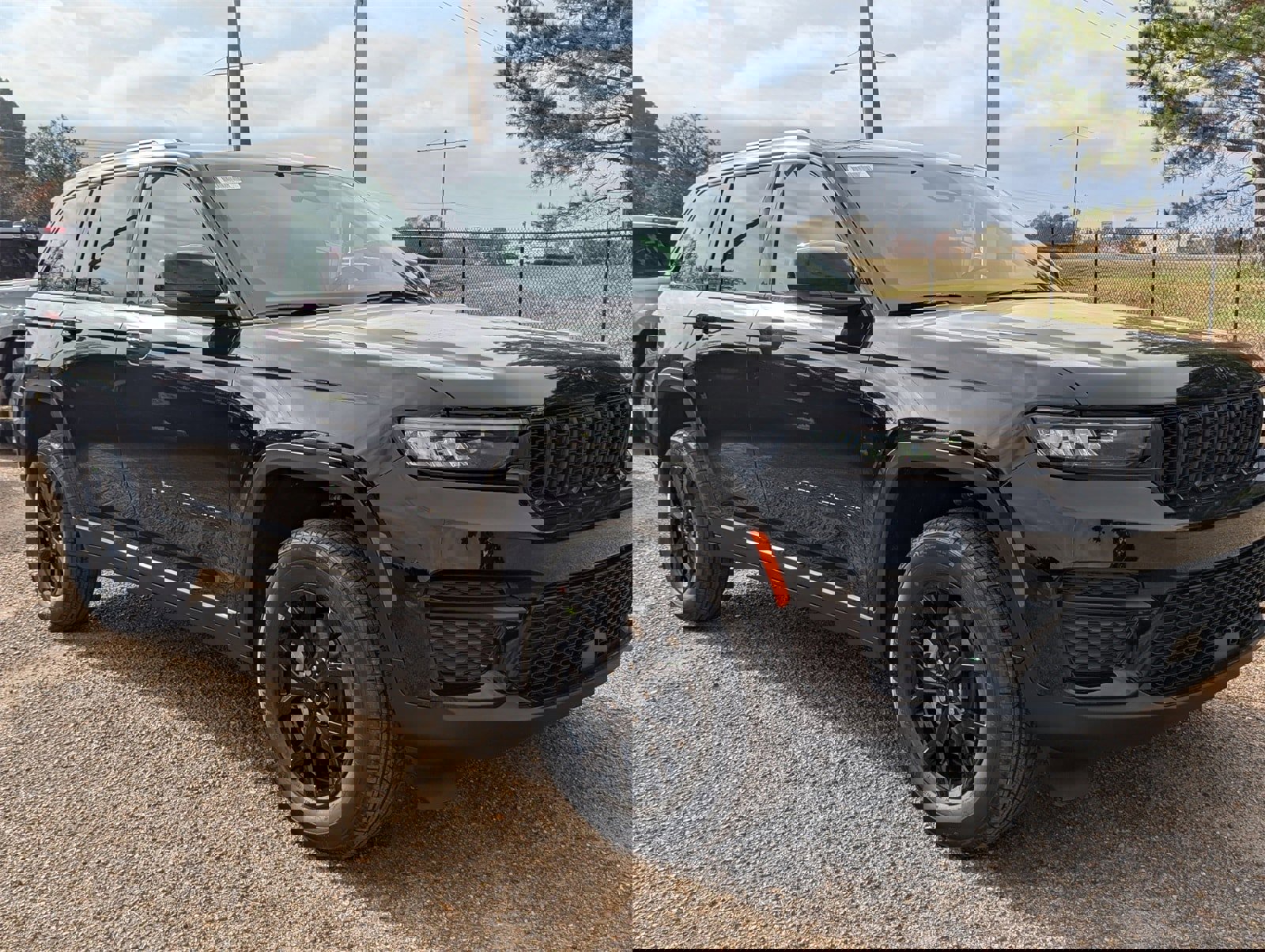 New 2025 Jeep Grand Cherokee Altitude image 4