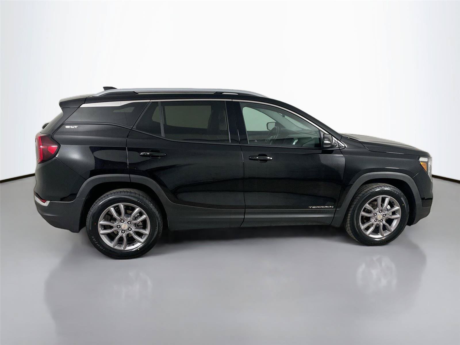 Used 2024 GMC Terrain SLT AWD/4WD image 17