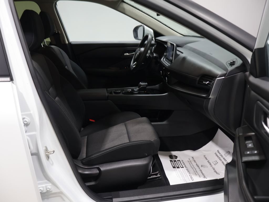 Used 2024 Nissan Rogue SV image 23