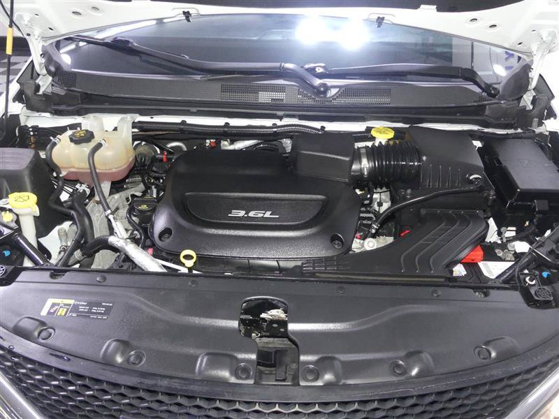 Used 2018 Chrysler Pacifica Touring-L Plus w/ Advanced Safetytec Group FWD image 11