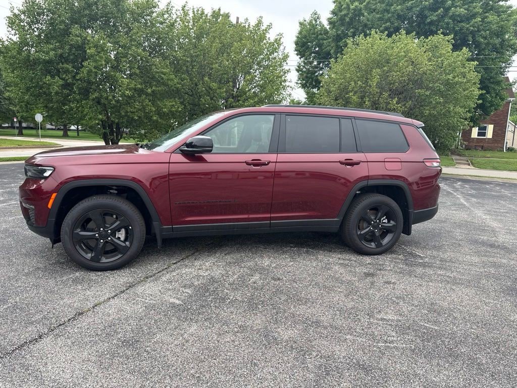 New 2025 Jeep Grand Cherokee L Limited w/ Black Appearance Package AWD/4WD image 2