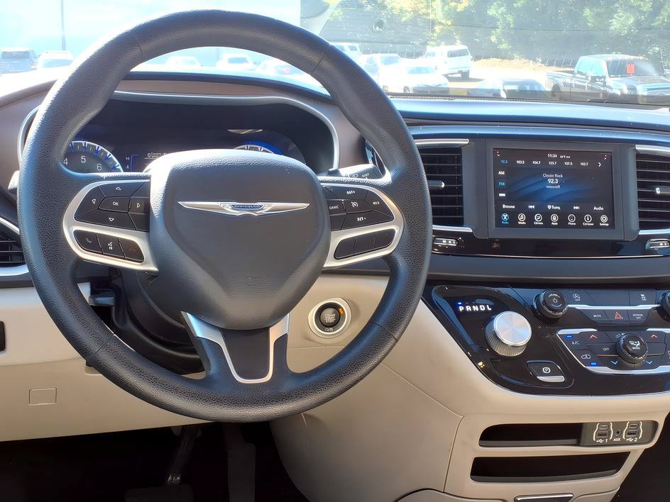 Used 2021 Chrysler Voyager Lxi FWD image 12