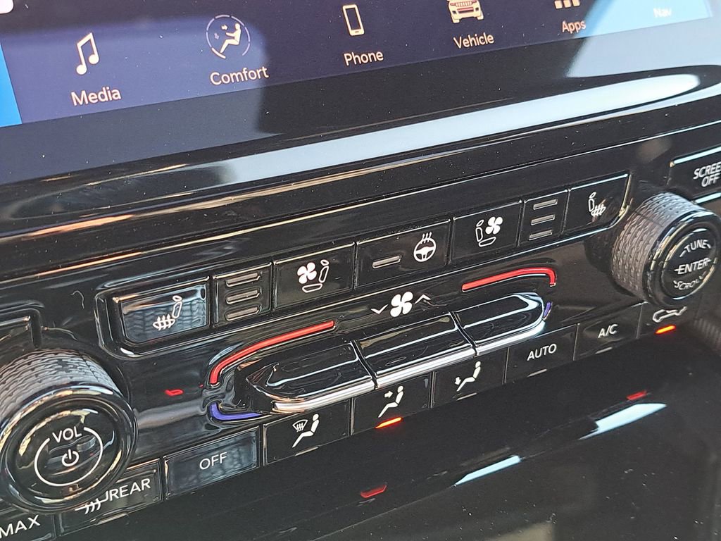 New 2025 Jeep Grand Cherokee Limited w/ Luxury Tech Group II AWD/4WD image 9