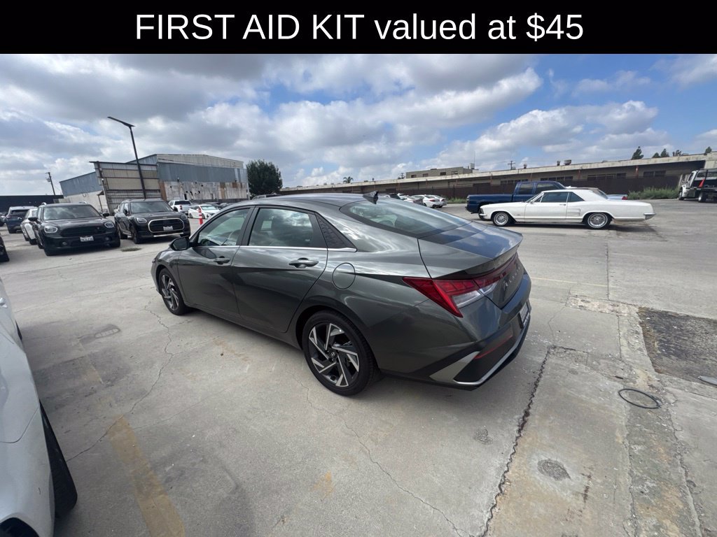 Used 2025 Hyundai Elantra Limited FWD image 8