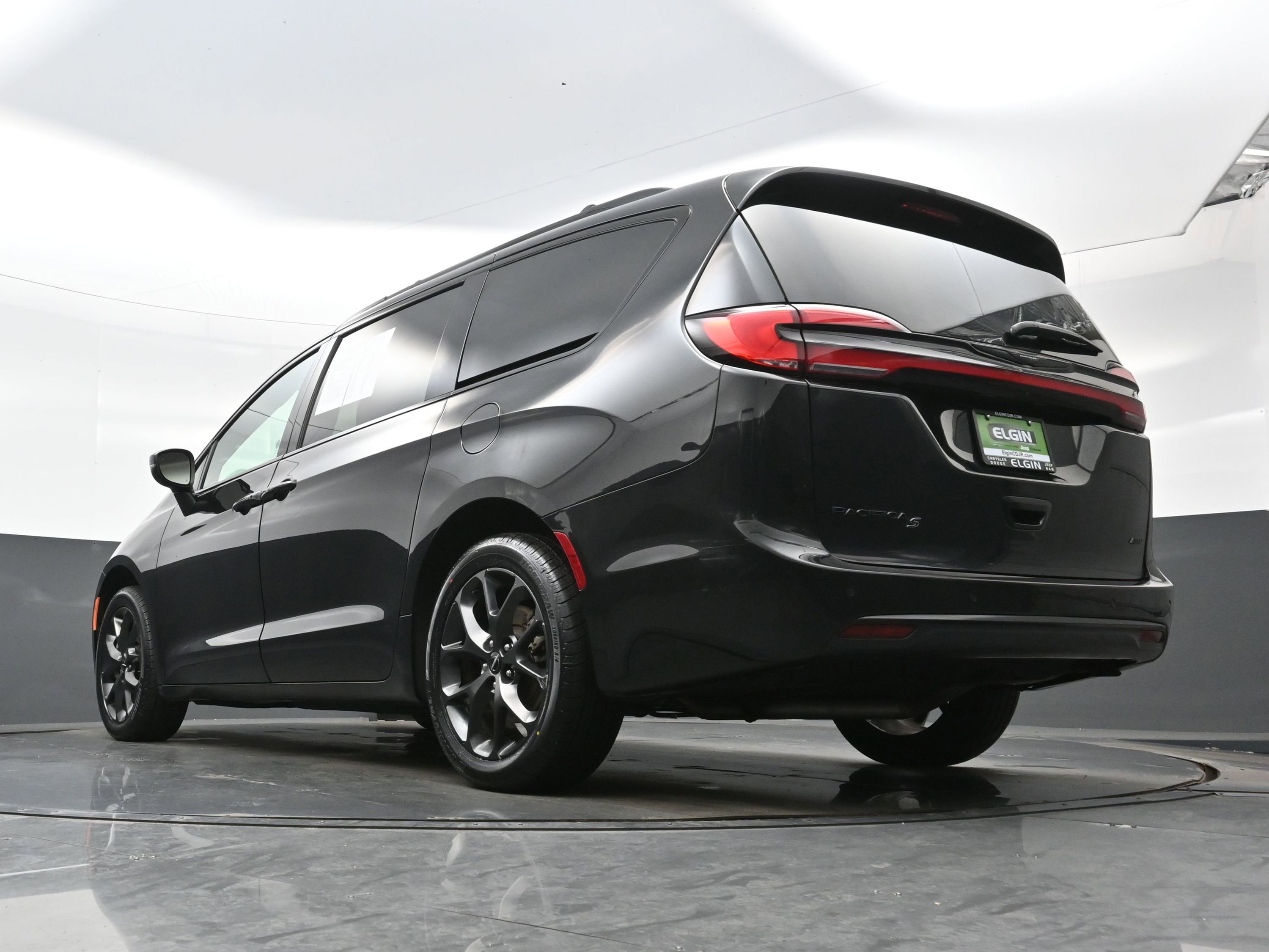 Used 2023 Chrysler Pacifica Touring-L w/ S Appearance Package image 29